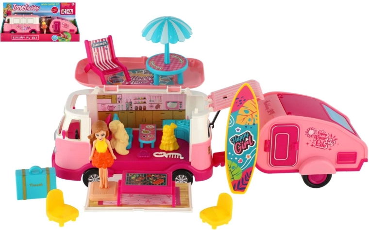 Retro bivalni avtomobil s prikolico in punčko