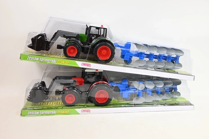 Traktor s kmetijskim strojem