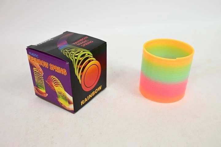Mavrična vzmet slinky v škatlici
