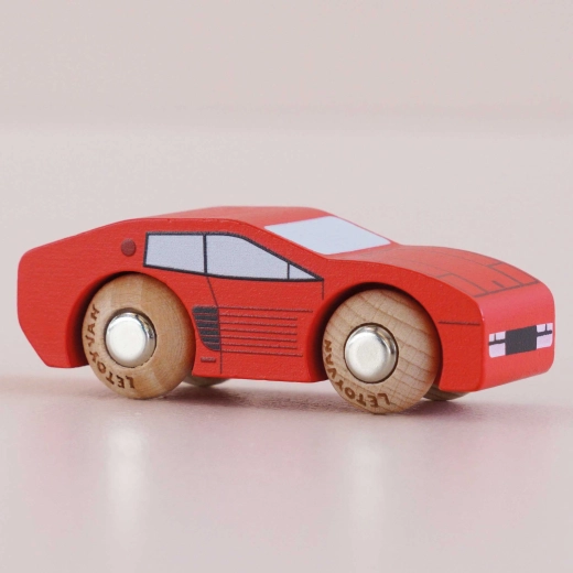 Le Toy Van leseni dirkalni avto Marco