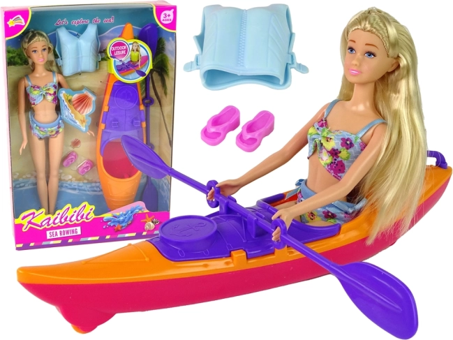 Kompletka z lutko in oranžnim kajakom s pripomočki
