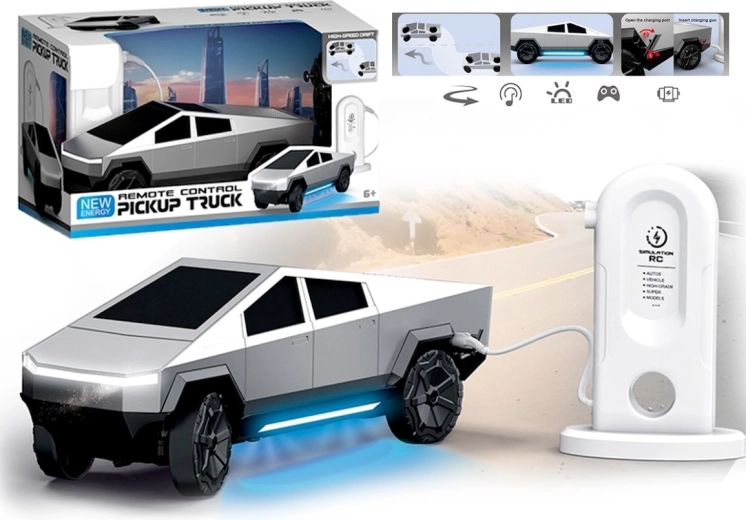 Futuristični RC avto s polnilno postajo