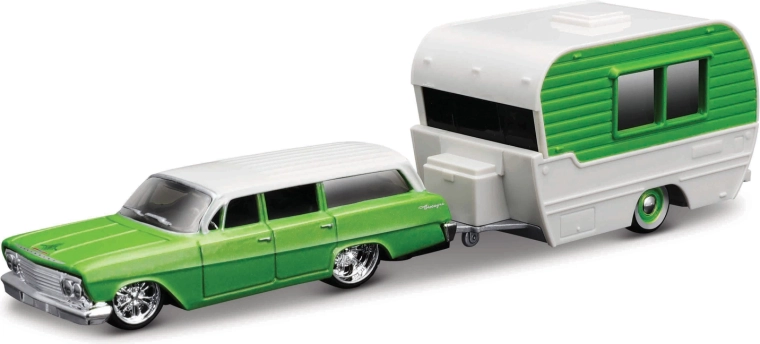 Maisto Chevrolet Biscayne wagon s počitniško prikolico 1:64