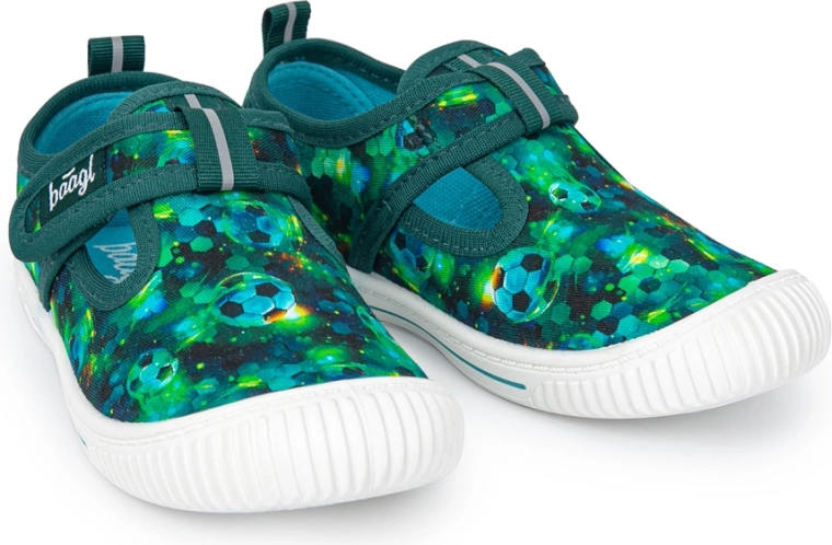 Baagl kids’ soccer slippers (size 27)
