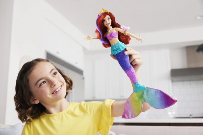 MATTEL Disney Princess punčka Ariel mala morska deklica plava, spreminja barvo