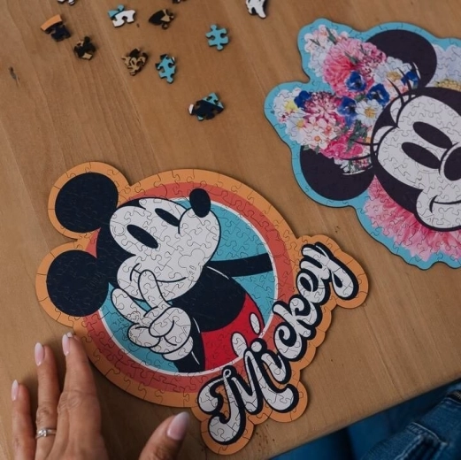 10 tematskih figuric z motivom MICKEY
