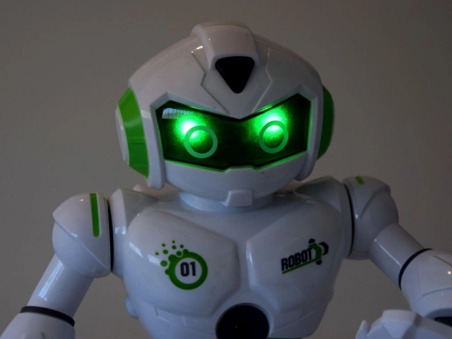 Zabaven robot na daljinsko upravljanje