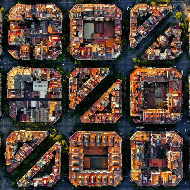 Stenski koledar Barcelona 2026, 30 x 30 cm