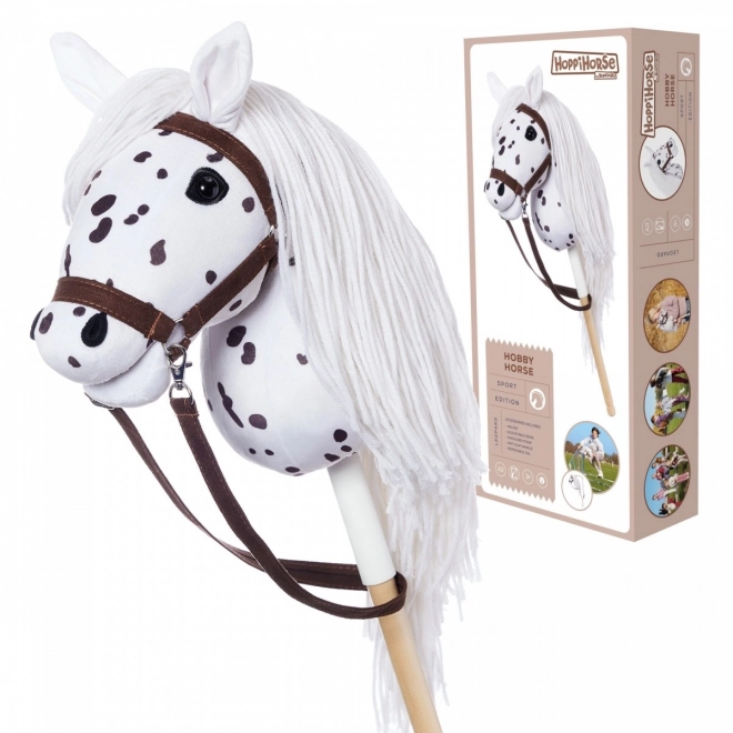 Konjiček na palici Hobby Horse iz kolekcije HOPPIHORSE Sport Edition v barvi belega leoparda