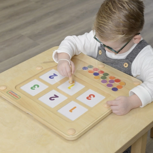 Učenje števil in barv skozi igro