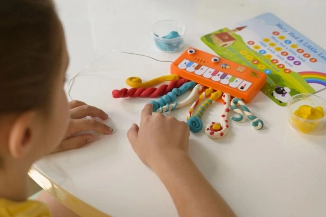 Otroški klavir iz modelirne mase 4M