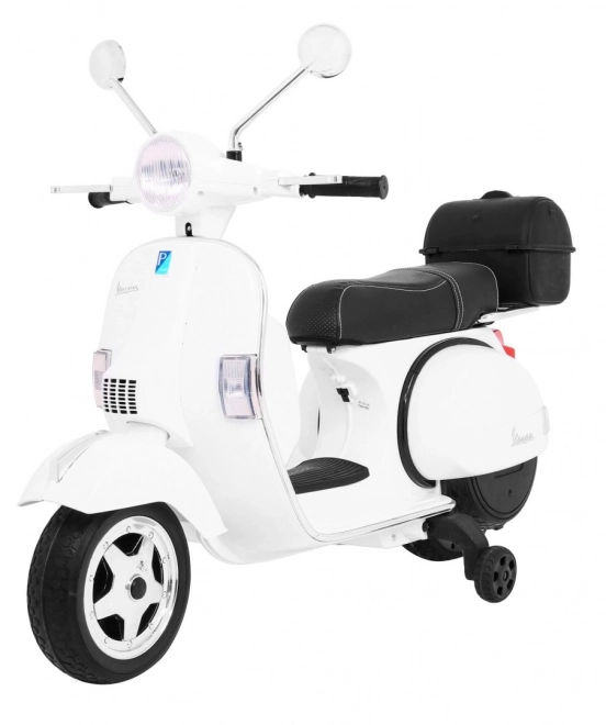 Otroški električni skuter Vespa bel s pomožnimi kolesi, avdio sistemom in eko usnjem