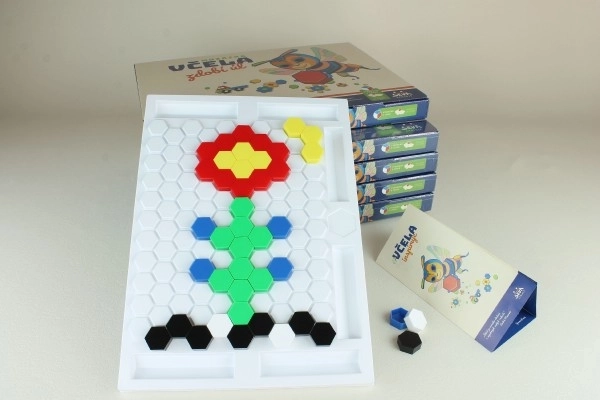 Čebela krasi panj 60 kosov mozaik v škatli 43x32x3,5 cm
