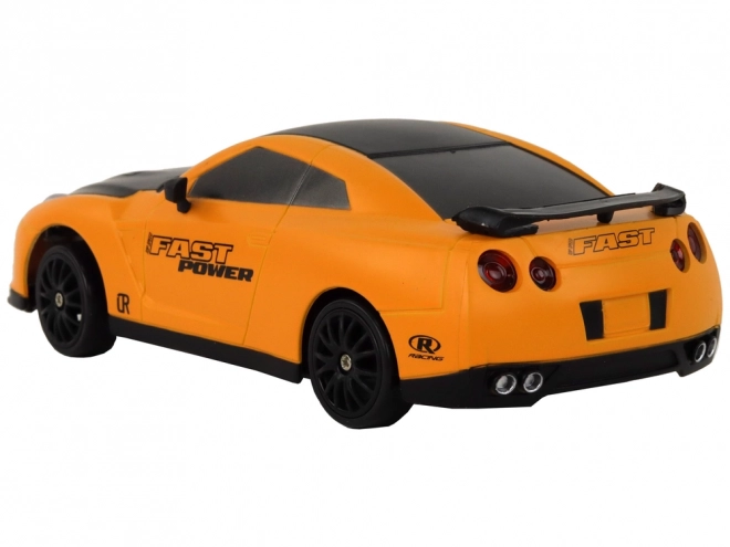 Športni avto R/C 1:24 na daljinsko upravljanje z zamenljivimi kolesi – rumeni