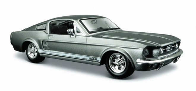 Sestavljen model Ford Mustang GT 1967 1/24 siv