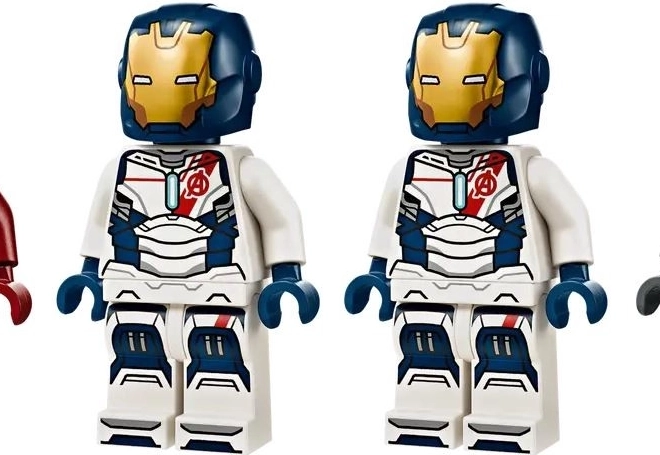 Iron Man in Iron Legion v boju