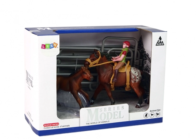 Set figuric Konja in Jahača z odstranljivim Sedlom