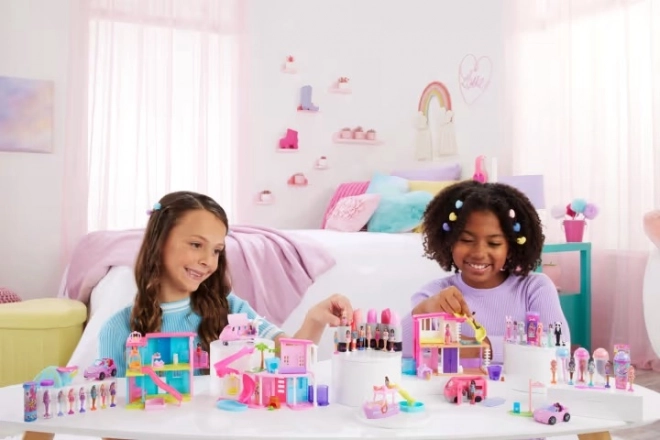 Mini BarbieLand komplet z Barbie figurico in vozilom