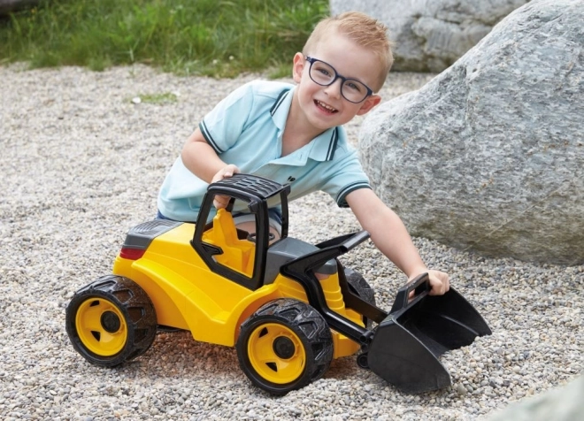 Velik rumeno-črni nakladalec Giga Trucks