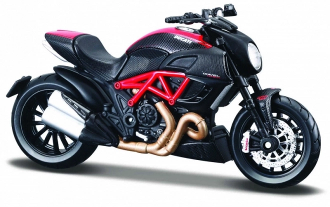 Ducati Diavel Carbon kovinski model s stojalom 1/18