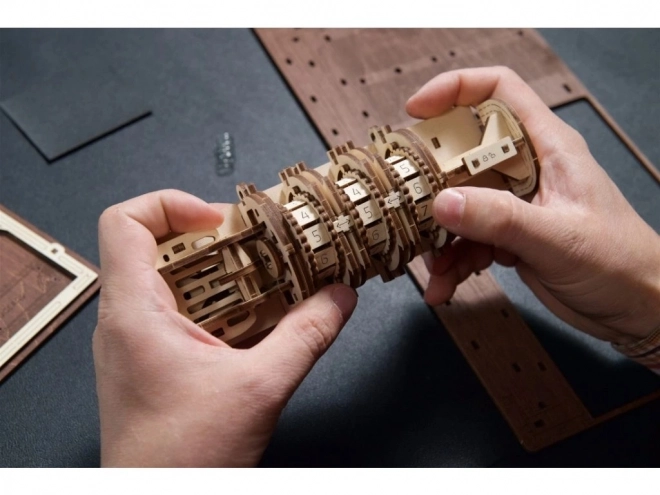 Ugears 3D lesene mehanske puzzle Knjiga skrivnosti