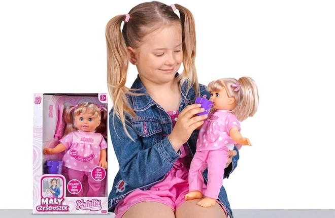 Punčka NATALIA Čistunka, ki govori, 33 cm