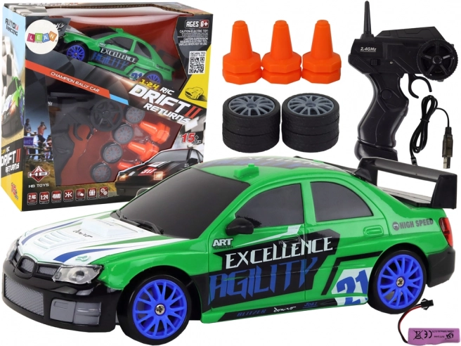 Zeleni daljinsko voden športni avto R/C z zamenljivimi kolesi