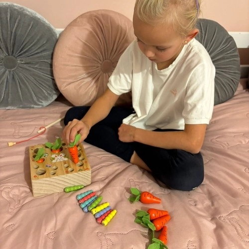 Lesenja igra Montessori 2v1 - Korenčkov vrtiček za otroke