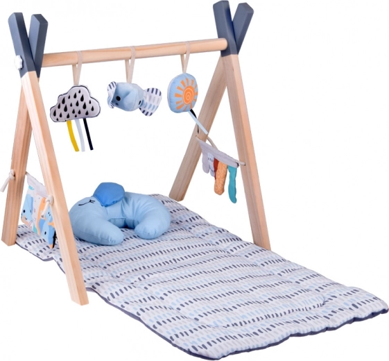 Naravna lesena konstrukcija za varno igro