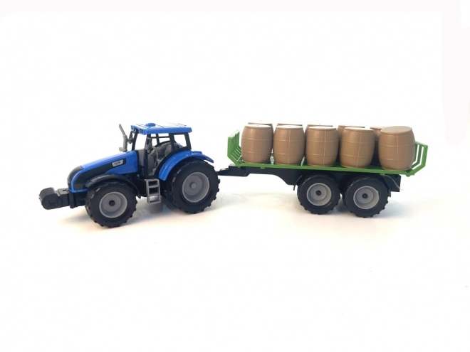 Traktor z vztrajnikom in prikolico polno sena
