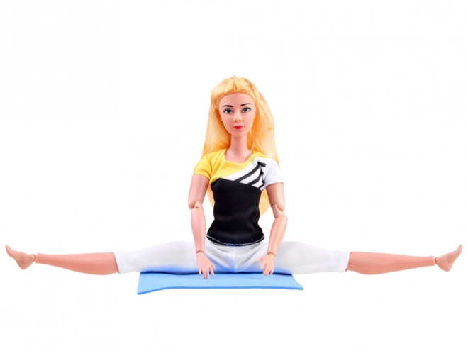 Lutka gimnastičarka vadi jogo in fitnes