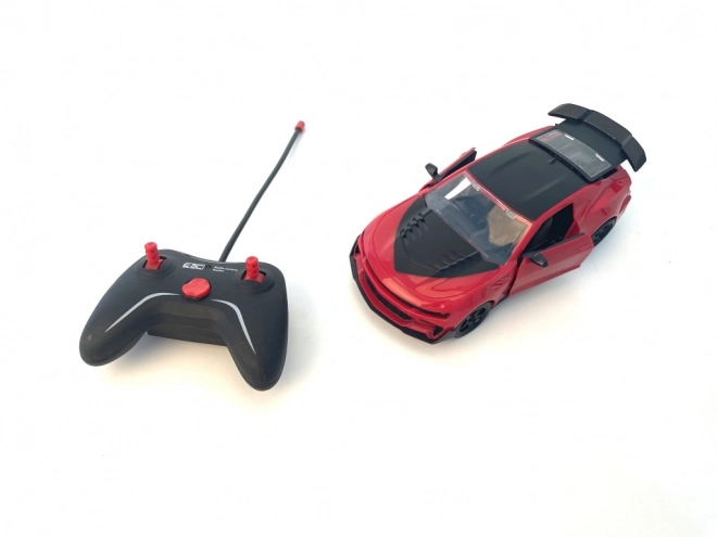 Športni RC avto rdeč