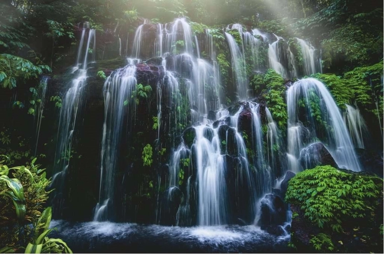 Ravensburger sestavljanka Waterfall Retreat Bali 3000 kosov