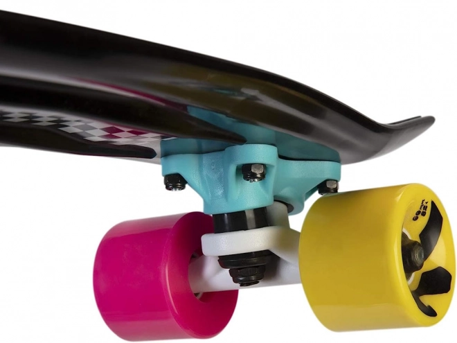 Barviti retro pennyboard s šahovskim vzorcem