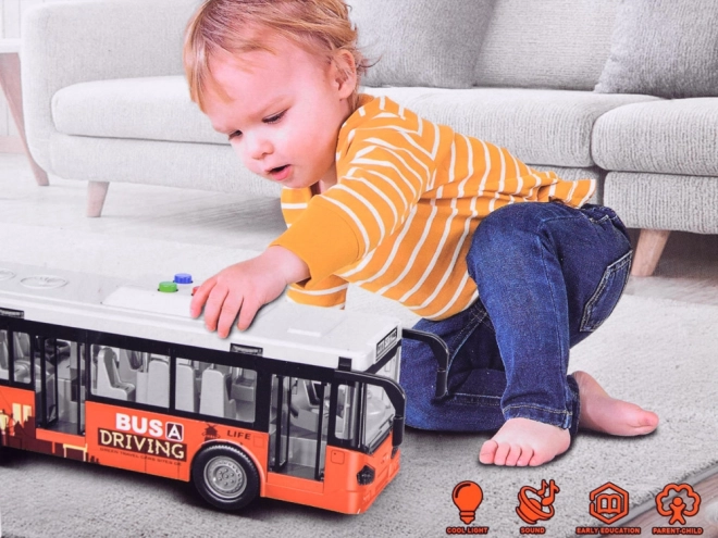 Velik avtobus z zvoki in lučmi
