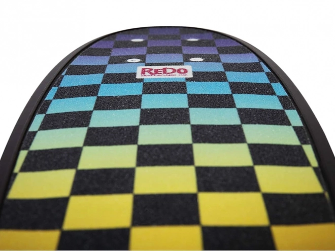 Barviti retro pennyboard s šahovskim vzorcem
