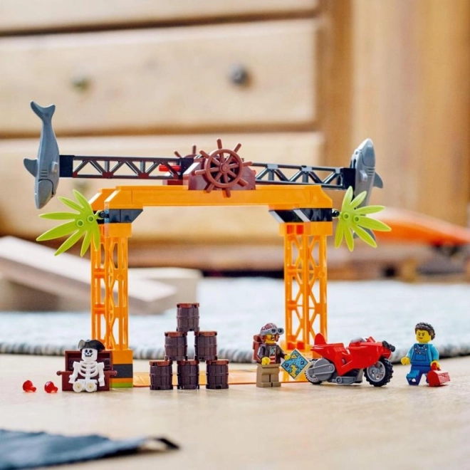 LEGO® City 60342 Izziv s kaskaderji sredi morskega psa