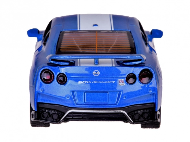 Avto Nissan GT-R z odpiranjem vrat