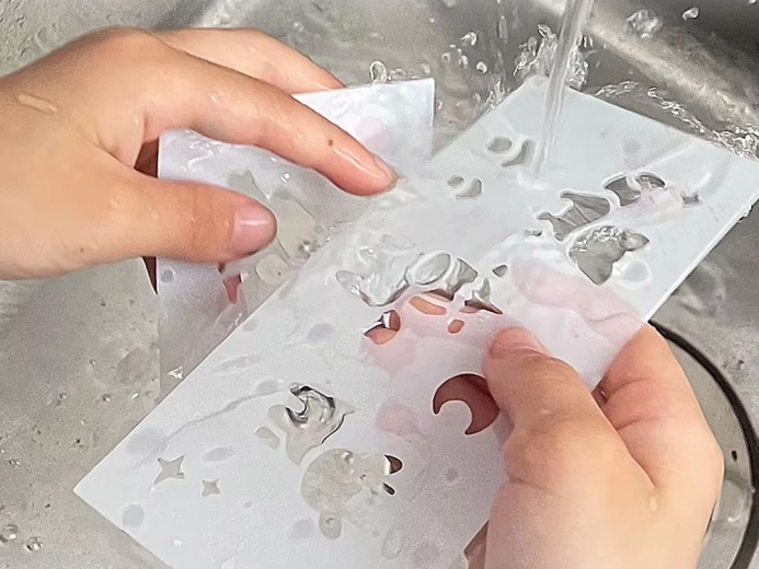 Večkrat uporabne šablone za neskončne motive