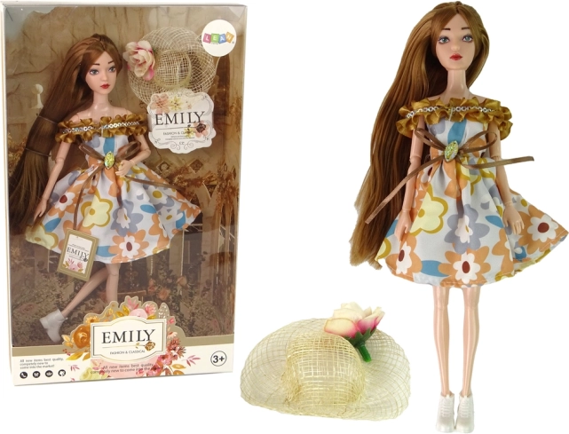 Punčka Emily z jesenskim klobukom in dolgimi rjavimi lasmi