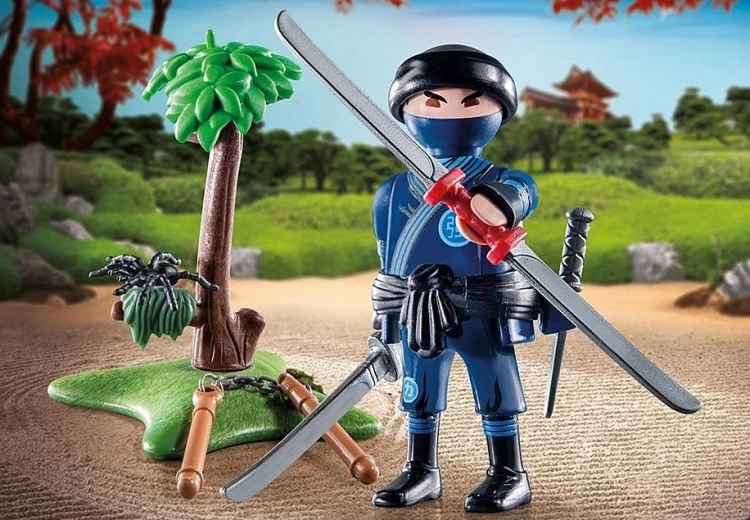 Akcijski ninja z realistično opremo