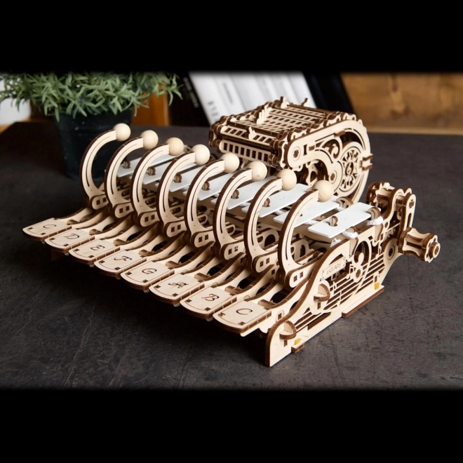 Ugears lesen mehanski model glasbenega instrumenta Celesta