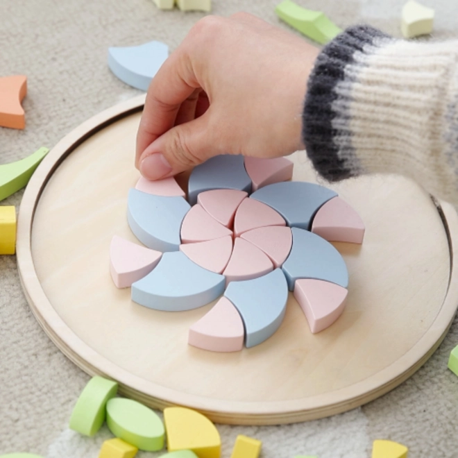 Pastelna mandala Montessori mozaika rože