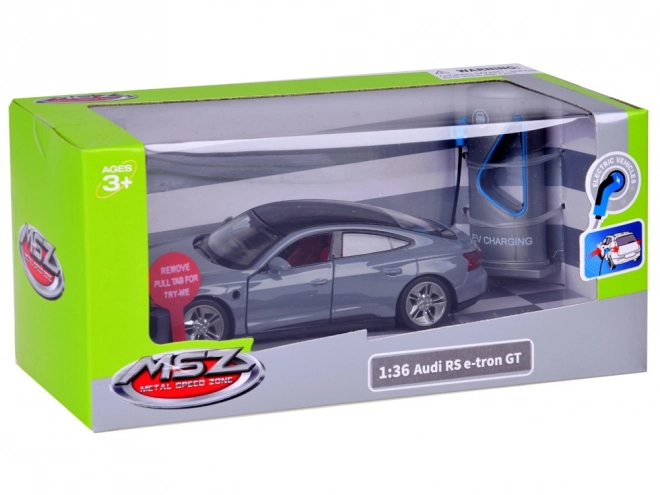 Kovinski model Audi RS e-tron GT Coupe z zvočnimi in svetlobnimi efekti