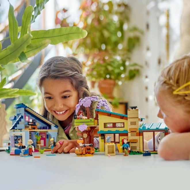 LEGO® Friends 42620 Družinske hiše Ollyja in Paisley
