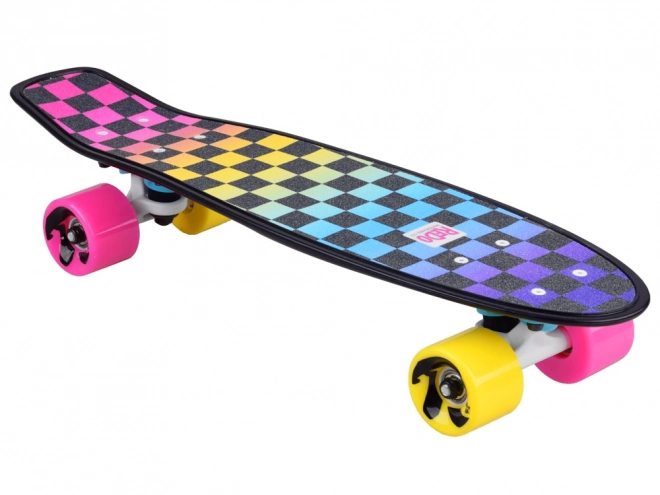 Barviti retro pennyboard s šahovskim vzorcem