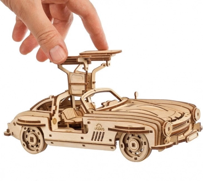 Ugears 3D lesena mehanska sestavljanka Auto Krilati Športni Coupe