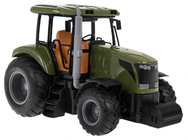 Traktor z zelenim priklopnikom R/C