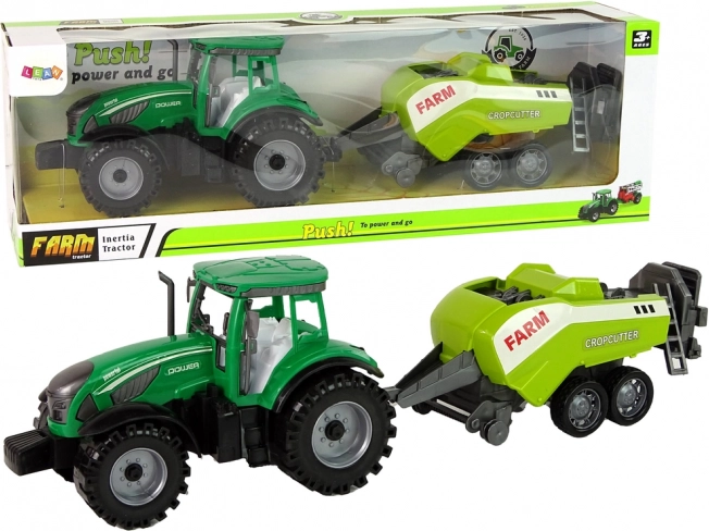 Zeleni traktor s vztrajnikom in prikolico s sekačem