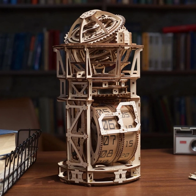 Ugears leseni mehanični model urnega mehanizma s tourbillonom